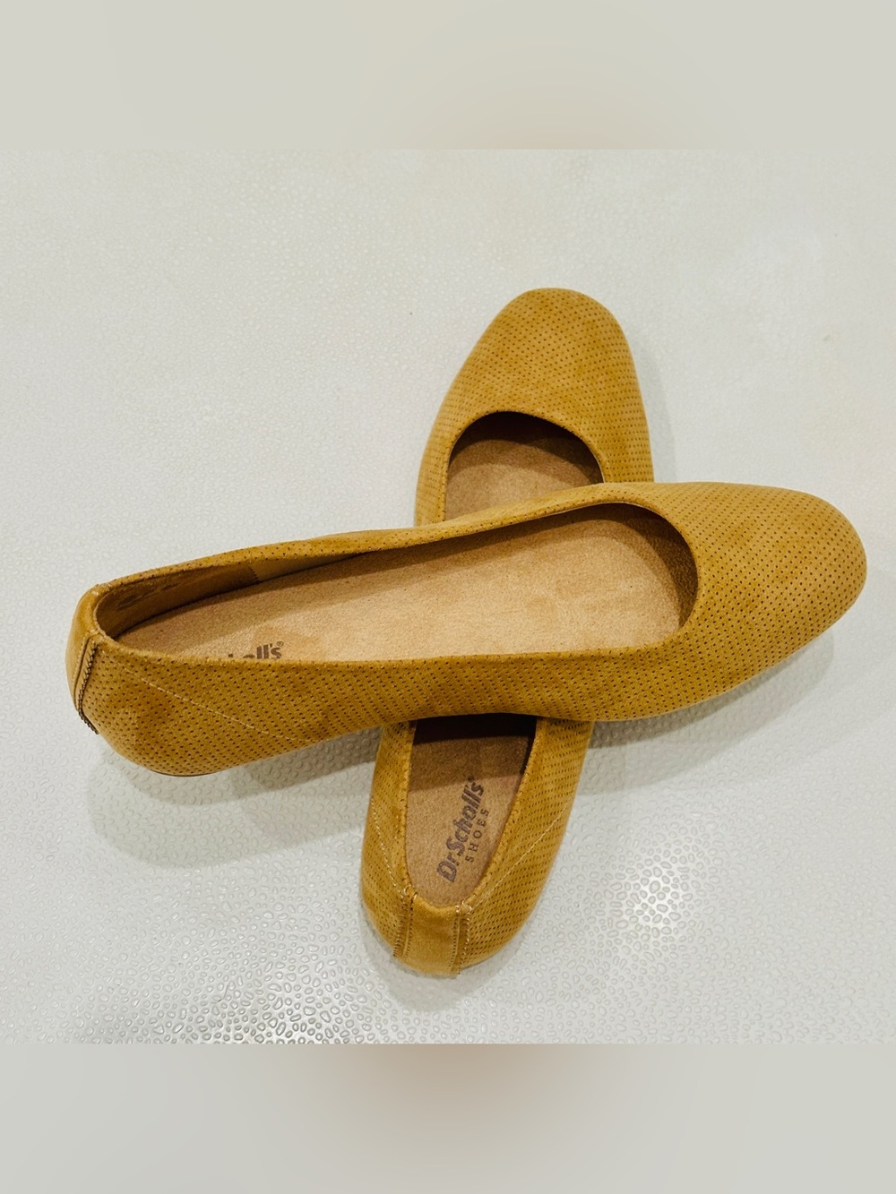 🤎Dr. Scholl's Mustard Perforated Suede Ballet Flats🌼 - Picture 4 of 12